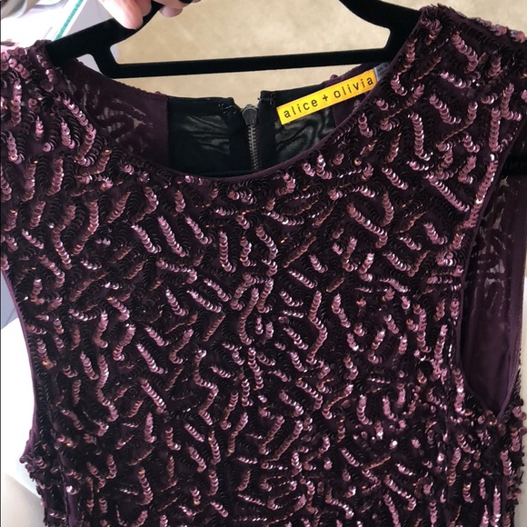 Alice + Olivia wine colored squid dress in size 4 - Picture 2 of 5